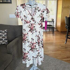 NWT Due Time Maternity sz medium floral print V neck dress